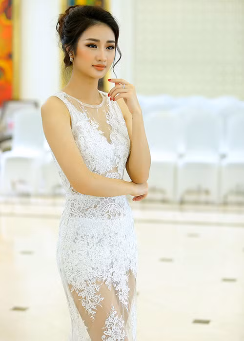 Hoa Hậu bản sắc Việt toàn cầu Thu Ngân khoe nhan sắc mặn mà gái một con.