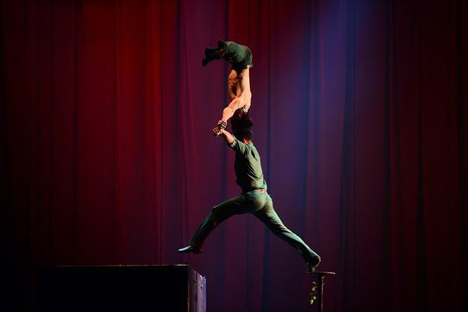 Tiết mục 2 anh em Cơ- Nghiệp thực hiện tháng 11/2016 trong Livehow xiếc "Anh em".