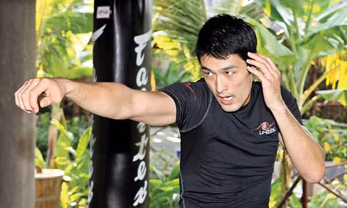 Johnny Trí Nguyễn phủ nhận thông tin giao đấu với võ sư Flores.