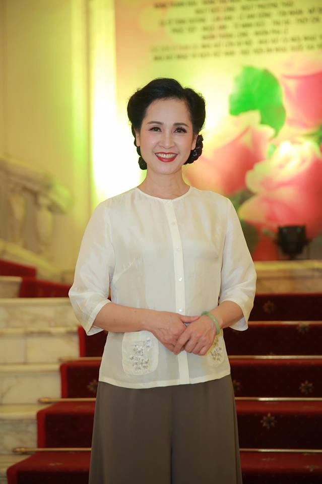 NSND Lan Huong: “Cac ban tre duoc phong tang danh hieu som cung tot”