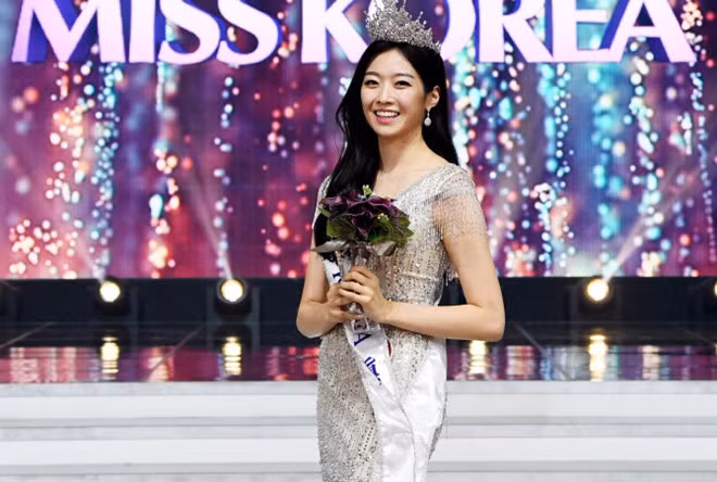 Hoa hậu Hàn Quốc 2018 bị chỉ trích về nhan sắc.