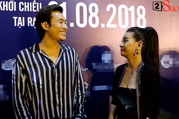 Khi được phóng viên hỏi về tình trạng hiện tại của mối quan hệ, Cát Phượng vui vẻ cho biết: "Cả hai vẫn đang bình thường". Thậm chí cô còn nhắn nhủ khán giả: "Mọi người cứ yên tâm. Giữa tôi và Kiều Minh Tuấn có chuyện gì xảy ra thì tôi sẽ là người chính thức lên tiếng. Còn lại chỉ là những lời đồn thổi".