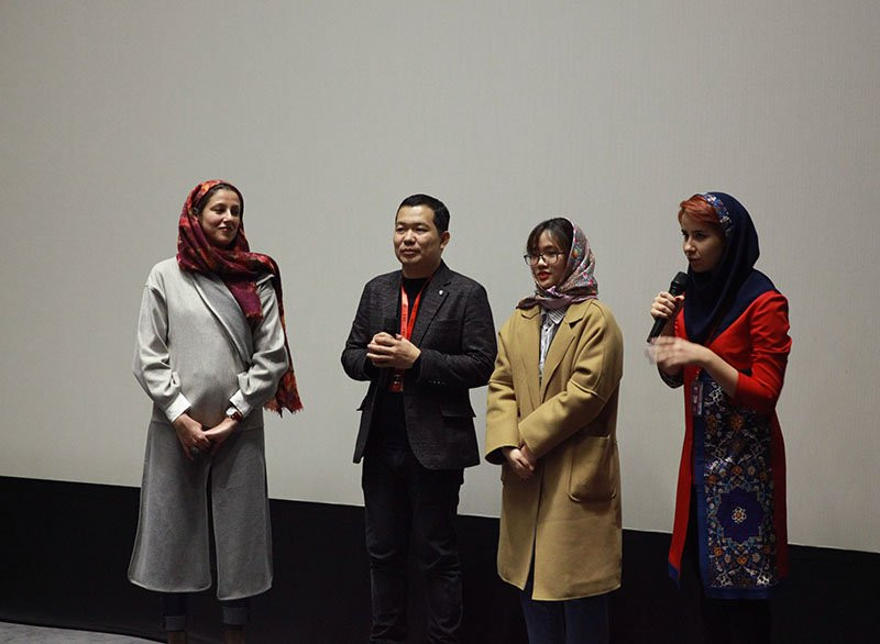 Đạo diễn Lương Đình Dũng giao lưu trong sự kiện của LHP.