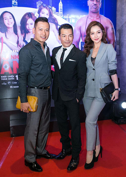 Tại sự kiện tối qua, nhiều sao Việt đã đến ủng hộ phim mới của Trần Bảo Sơn. Jennifer Phạm được chồng doanh nhân hộ tống đi sự kiện.