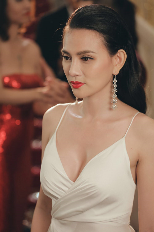 Hồi đầu năm 2017, cô gây chú ý khi xuất hiện với hình ảnh gợi cảm và đằm thắm tại The Remix. Đây cũng là giai đoạn tin đồn về hôn nhân của Thu Thủy đổ vỡ được lan truyền. Nữ ca sĩ xác nhận hôn nhân đổ vỡ vào tháng 11/2017. Cô thừa nhận sau khi kết hôn đã có nhiều sự thay đổi. Ông xã vì bận rộn nên không thể quan tâm đến cô như trước. Mọi việc chăm sóc con trai do cô lo liệu. Giữa hai người dần có khoảng cách trước khi chính thức ly hôn. Thu Thủy trở thành mẹ đơn thân.