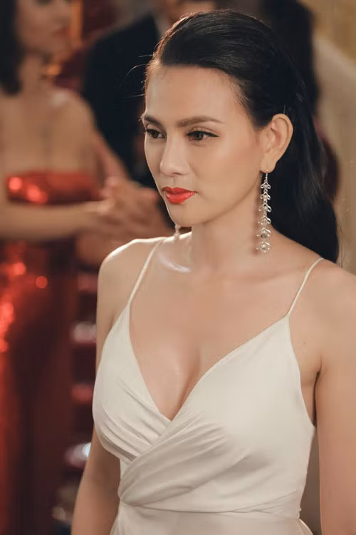 Hồi đầu năm 2017, cô gây chú ý khi xuất hiện với hình ảnh gợi cảm và đằm thắm tại The Remix. Đây cũng là giai đoạn tin đồn về hôn nhân của Thu Thủy đổ vỡ được lan truyền. Nữ ca sĩ xác nhận hôn nhân đổ vỡ vào tháng 11/2017. Cô thừa nhận sau khi kết hôn đã có nhiều sự thay đổi. Ông xã vì bận rộn nên không thể quan tâm đến cô như trước. Mọi việc chăm sóc con trai do cô lo liệu. Giữa hai người dần có khoảng cách trước khi chính thức ly hôn. Thu Thủy trở thành mẹ đơn thân.