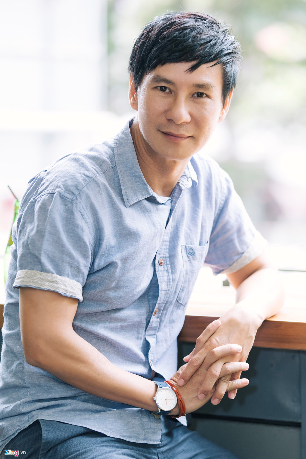 Ông bố 4 con cho biết anh không tin vào tình bạn trong làng giải trí. Vì thế, vào nghề hơn 20 năm nhưng anh không chơi thân với đồng nghiệp nào.