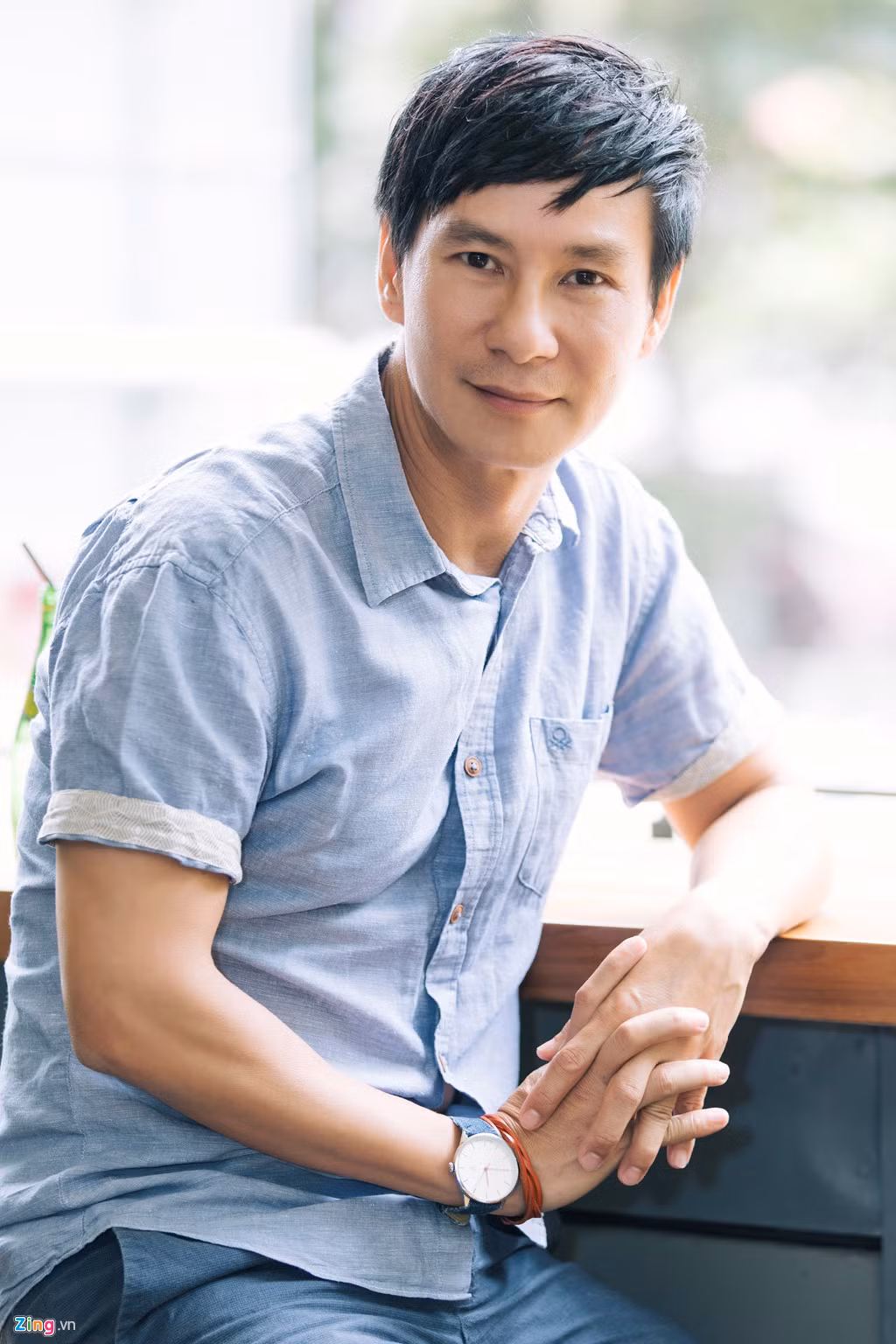 Ông bố 4 con cho biết anh không tin vào tình bạn trong làng giải trí. Vì thế, vào nghề hơn 20 năm nhưng anh không chơi thân với đồng nghiệp nào.