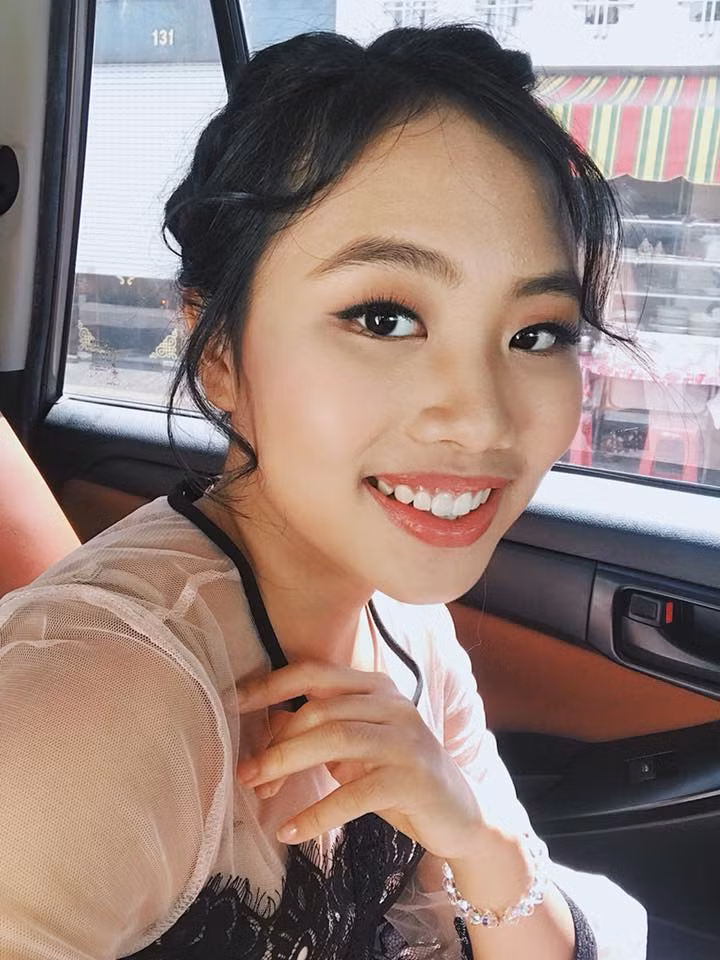 Trong hình ảnh Phương Mỹ Chi chụp cận gương mặt được trang điểm khá kỹ lưỡng tạo dáng với nhiều biểu cảm dễ thương.