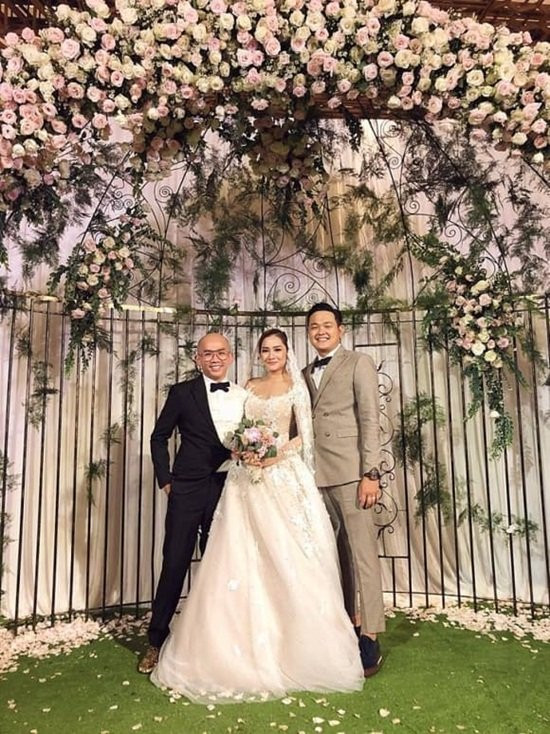 Make up Minh Lộc, người bạn thân của Minh Hằng cũng góp mặt trong đám cưới của em trai cô. Anh là make up được nhiều sao Việt tin tưởng cho ngày trọng đại của mình.