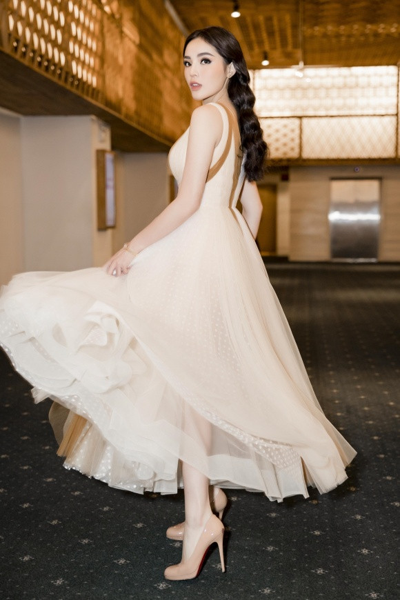 Sau khi công khai nâng cấp, trùng tu vòng một, Kỳ Duyên tự tin với hình ảnh mới của mình.