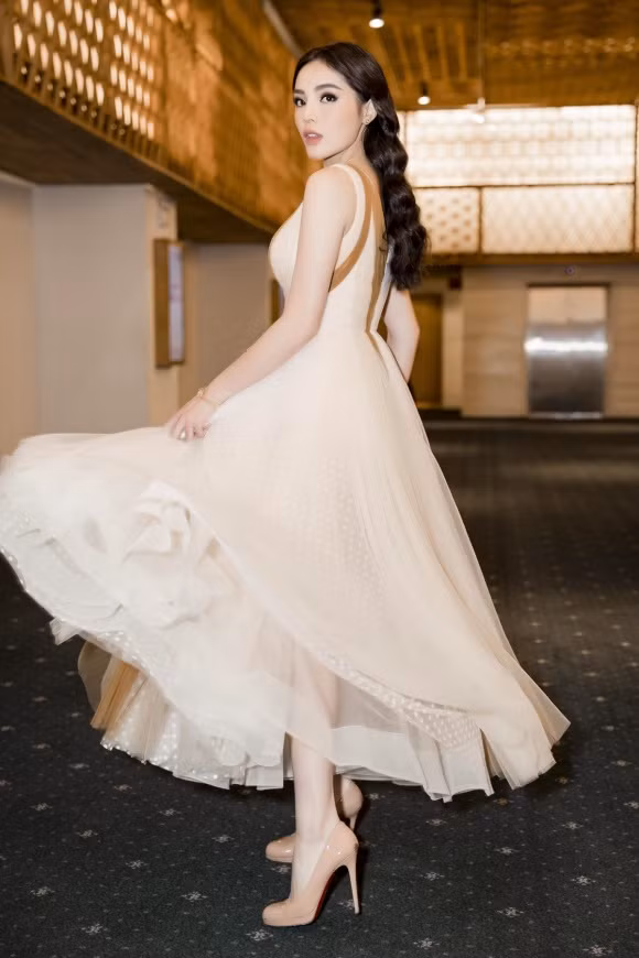 Sau khi công khai nâng cấp, trùng tu vòng một, Kỳ Duyên tự tin với hình ảnh mới của mình.