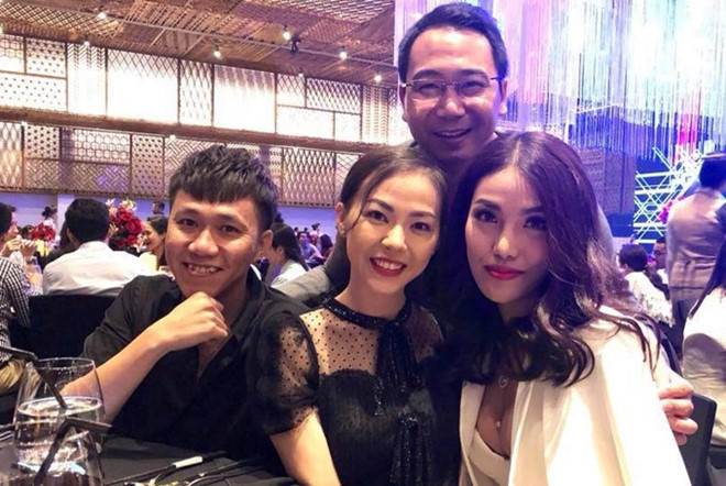 Lan Khuê dự tiệc cưới Thanh Nhàn cùng hôn phu. Nghệ sĩ hài Anh Đức cũng có mặt.