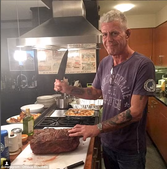 Anthony Bourdain đã treo cổ và ra đi ở tuổi 61, để lại dấu hỏi lớn về nguyên nhân tự tử.