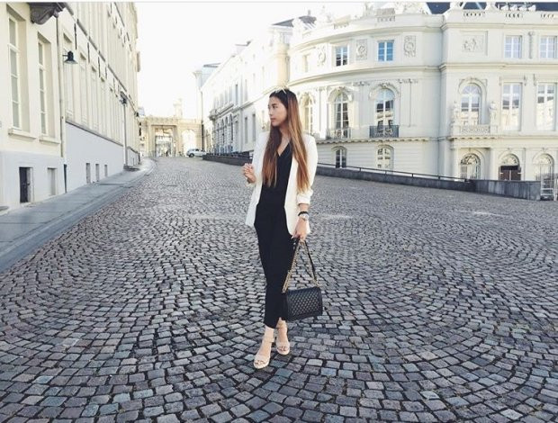 Y Vân khoe dáng thon thả ở Bỉ.