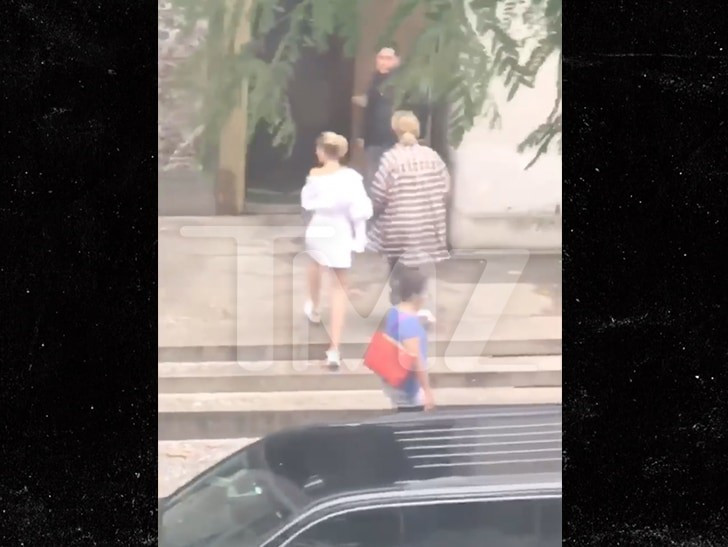 Justin Bieber va Hailey Baldwin di dang ky ket hon