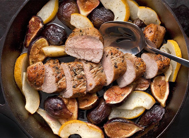 Loại sung khô nhập ngoại được chia thành 2 loại đen và trắng. Chúng chỉ khác nhau về màu sắc còn hương vị và giá trị dinh dưỡng thì gần như không có sự thay đổi. Một người chỉ nên sử dụng ¼ chén trái cây khô hàng ngày. ¼ chén trái cây sấy khô cung cấp năng lượng tương đương ½ chén trái cây tươi, thậm chí có loại lên tới gấp đôi, và với loại sung sấy khô này cũng tương tự như vậy.