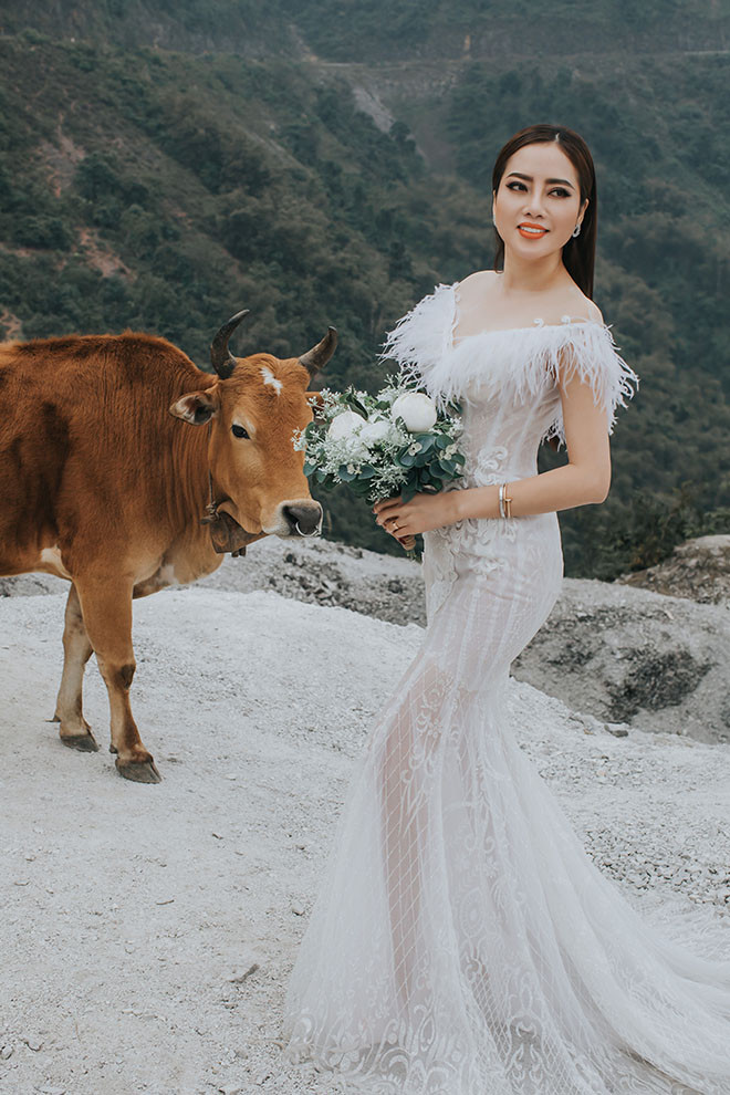 Hôn thê của giọng ca "Trái tim anh thuộc về em” sở hữu một nét đẹp sắc sảo không hề thua kém bất cứ nữ nghệ sĩ nào của showbiz.