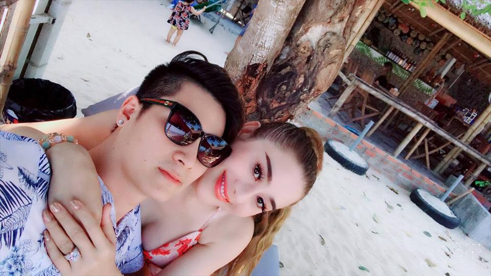 Nhiều người cho rằng, nữ ca sĩ ngày càng trẻ trung, quyến rũ hơn nhờ tìm hạnh phúc đích thực của đời mình.