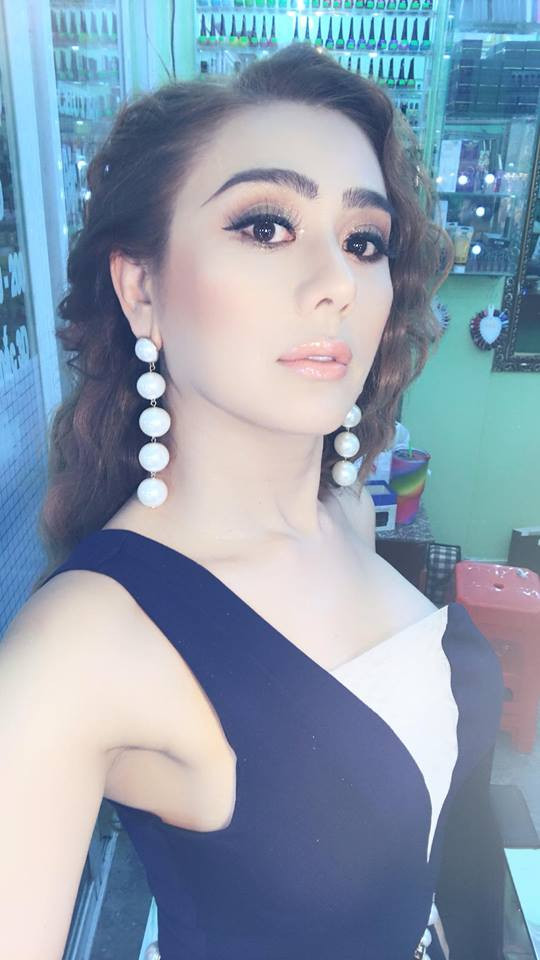 Khi đã trang điểm vẻ đẹp và thần thái của nữ ca sĩ càng thêm mặn mà, rạng ngời.