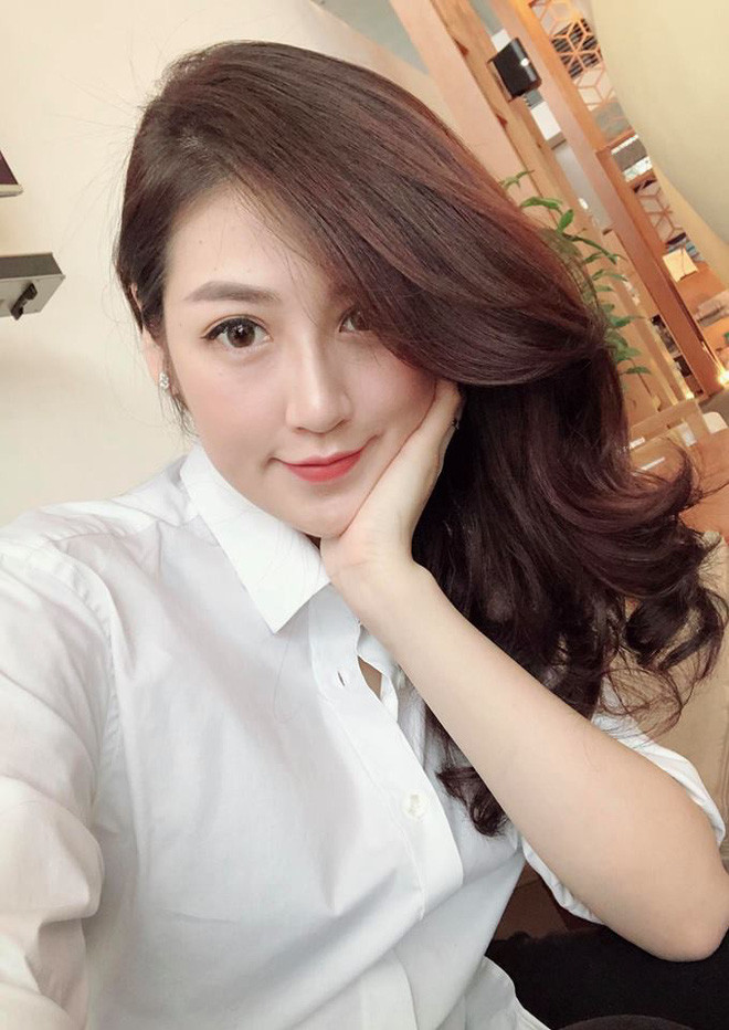 Cũng kể từ khi lấy chồng Tú Anh bớt tham gia các cuộc event mà ở nhà chăm sóc gia đình và tận hưởng cuộc sống mới. Trước đó, giữa tháng 7/2018, Á hậu Tú Anh chính thức lên xe hoa về làm dâu nhà chú rể Gia Lộc. Hôn lễ được tổ chức long trọng tại 1 trung tâm tiệc cưới hạng sang ở Hà Nội.