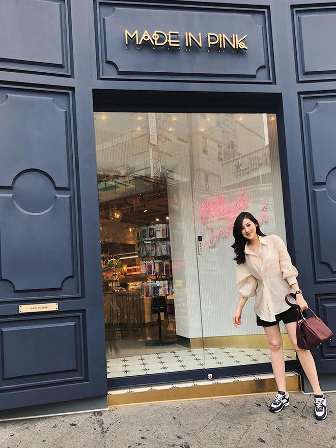 Sau hơn một tháng cưới, Tú Anh và chồng thiếu gia đã có "tuần trăng mật muộn" tại Hàn Quốc. Trong những bức ảnh mới nhất, Tú Anh luôn rạng rỡ nụ cười trên môi.