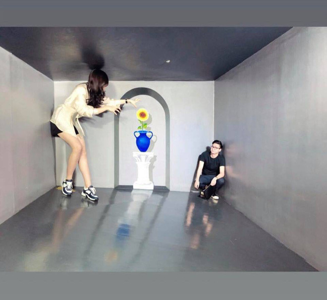 Không chỉ thể hiện mình đang cực kỳ hạnh phúc, Tú Anh còn chia sẻ mình được chồng trẻ yêu chiều, chăm bẵm rất tốt. Cụ thể khi được fan Mai Phước Hậu hài hước nhận xét, trông rất xinh tươi, Dương Tú Anh không ngần ngại tự hào khoe: “Anh nhà mát tay”.