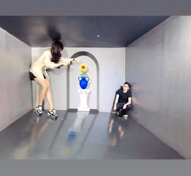 Không chỉ thể hiện mình đang cực kỳ hạnh phúc, Tú Anh còn chia sẻ mình được chồng trẻ yêu chiều, chăm bẵm rất tốt. Cụ thể khi được fan Mai Phước Hậu hài hước nhận xét, trông rất xinh tươi, Dương Tú Anh không ngần ngại tự hào khoe: “Anh nhà mát tay”.