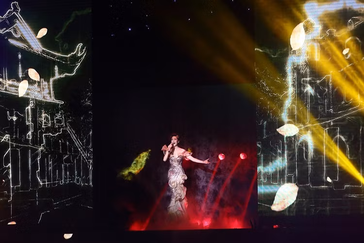 Sau hai lần ngồi ghế nóng The Voice, Thu Phương đều không thể đưa học trò của mình lên ngôi quán quân. Trước đó, năm 2015, Hoàng Dũng đội HLV Thu Phương cũng thất bại trong đêm chung kết.