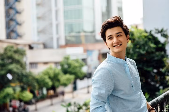 Huỳnh Anh lên tiếng xác nhận anh là nhân vật Việt Hương tố. Nam diễn viên hứa sẽ đưa ra phản hồi trong thời gian sớm nhất.