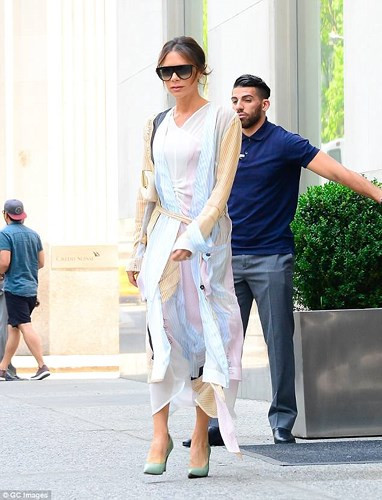 Không có ông xã và các con, Victoria Beckham bị bắt gặp khi đang dạo phố New York một mình vào ngày 18/6 vừa qua.