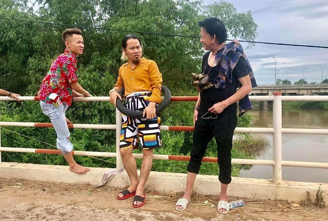 3 diễn viên hài thuộc hai thế hệ già - trẻ cùng thực hiện một MV nhạc chế về tệ nạn cá độ bóng đá.