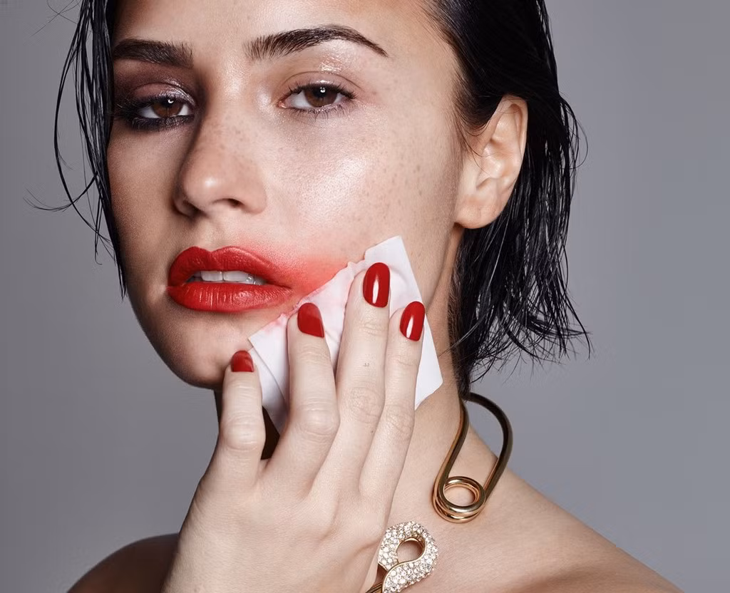 Thế nhưng, chỉ đến tháng 6 năm nay, Lovato khiến người hâm mộ sốc khi phát hành ca khúc Sober với lời tự thú tái nghiện. Ca từ bài hát có đoạn: "Mẹ ơi, con xin lỗi vì con lại không tỉnh táo nữa rồi. Bố ơi, làm ơn tha thứ cho con vì rượu chảy trên sàn... Gửi đến những người chưa bao giờ rời bỏ tôi, chúng ta đã từng trải qua đoạn đường này rồi". Bình luận về bài hát, Huffington Post cho rằng nữ ca sĩ đã tái nghiện sau 6 năm tỉnh táo.