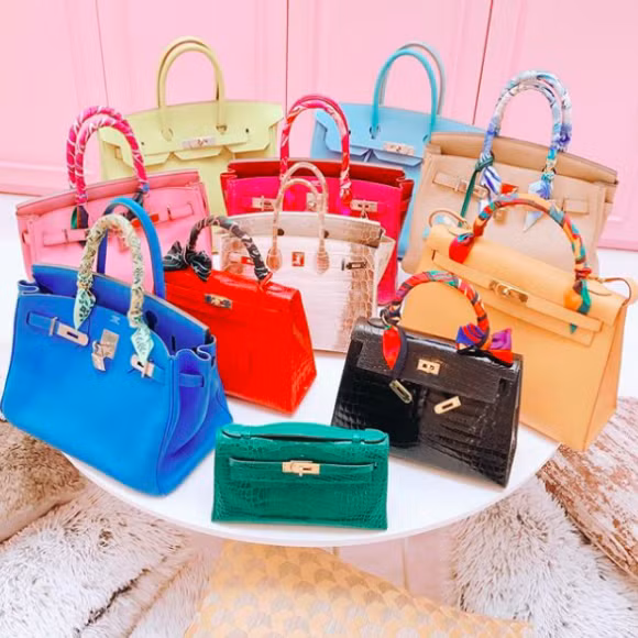 Ngoc Trinh lai gay choang khi tau them dong ho 