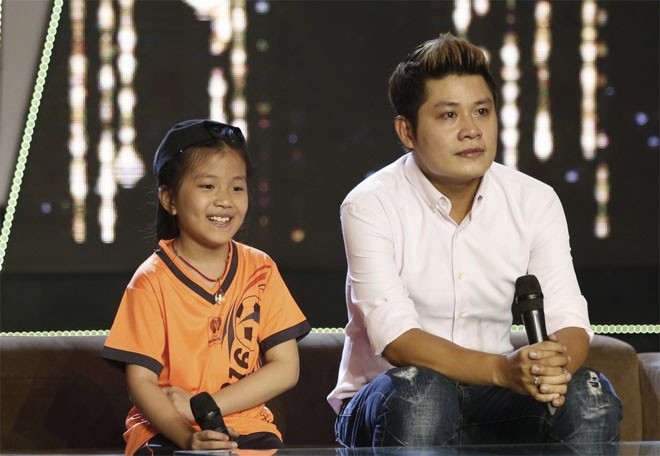 Nhạc sĩ Nguyễn Văn Chung nửa đùa nửa thật về việc cho con cái mặc đồ vài chục, vài trăm nghìn để khỏi phá tiền bố mẹ.