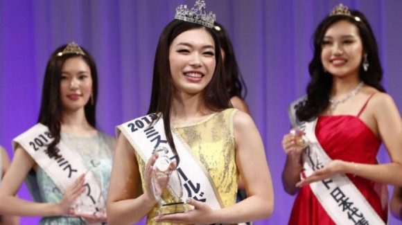 Được biết, Kanako Date năm nay tròn 21 tuổi, cô sở hữu chiều cao 1m70.