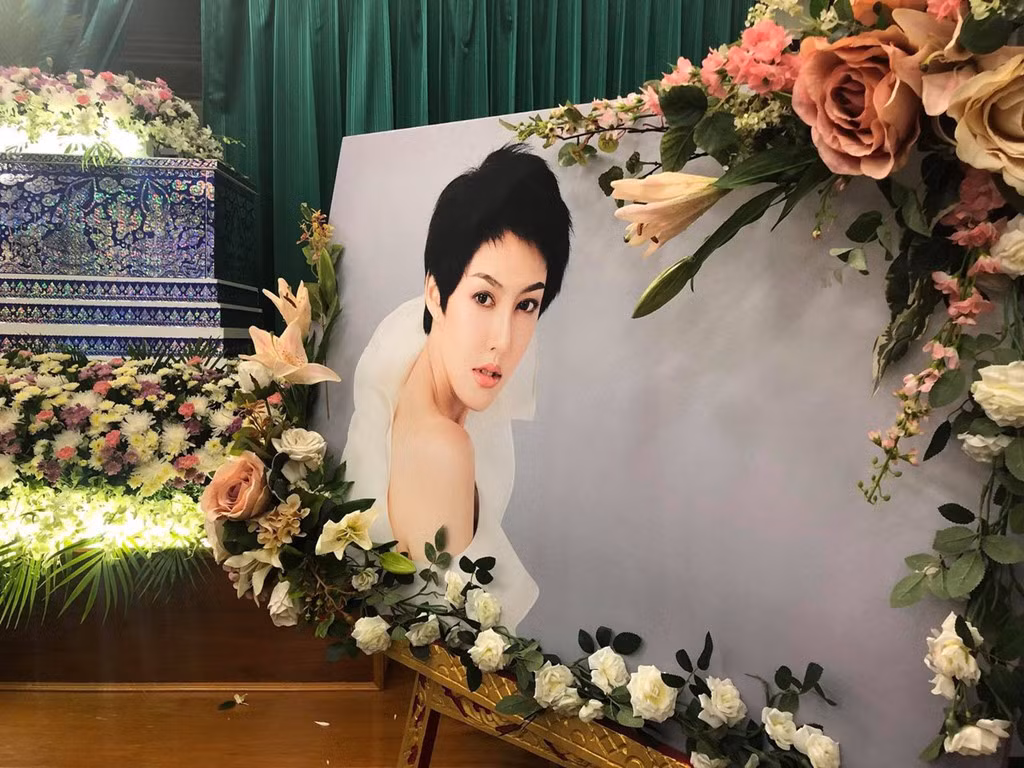 Le tang kin dao cua nguoi dep Thai Lan uong thuoc sau tu tu