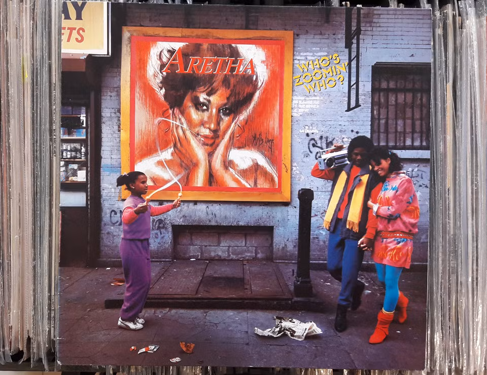 Nổi tiếng với danh hiệu "nữ hoàng nhạc Soul" nhưng Franklin vẫn rất thành công khi lấn sân sang các thể loại khác như jazz, rock, blues hay R&amp;B. Năm 1985, bà làm nức lòng người yêu nhạc khi phát hành album Who’s Zoomin' Who với ca từ mang hơi hướm pop rock và dance đương đại. Tuy vậy, những ngày tháng tiếp theo lại là khoảng thời gian thưa thớt của diva đình đám trên sân khấu ca nhạc.