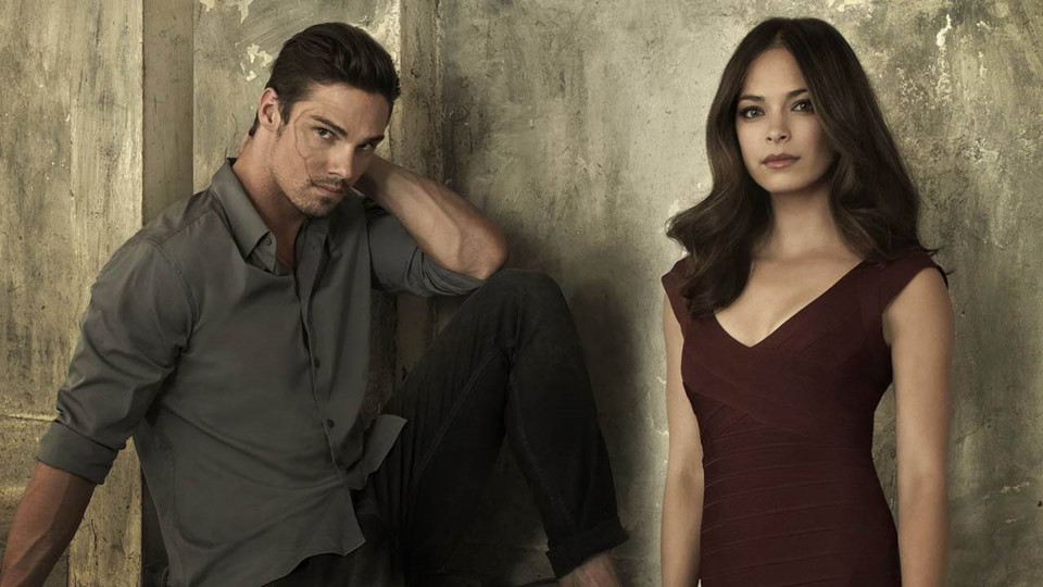 Không chỉ Smallville, Kristin Kreuk còn được biết đến nhiều với vai diễn "Người đẹp" Catherine Chandler trong series Beauty and the Beast (2012). Trong đời tư, nữ diễn viên là người khá kín tiếng, không có scandal nào đáng kể. Cô từng có mối tình ngọt ngào với nam diễn viên Mark Hildreth suốt từ năm 2004 đến năm 2013.