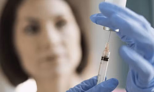 Chỉ vì tiêm liên tiếp corticoid trong hai tuần, nữ doanh nhân phải lãnh đủ hậu quả sức khỏe. Ảnh minh họa.