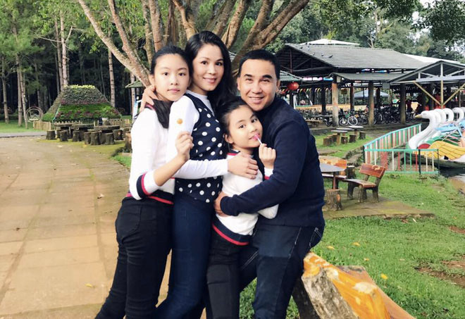 Khi nói về người chồng của mình, Dạ Thảo cũng từng dành cho anh những lời rất trân trọng. Chị kể, Quyền Linh dù là nghệ sĩ bận trăm thứ, nhưng vẫn sống thiên về gia đình và sắp xếp công việc để cùng chị chăm sóc các con.