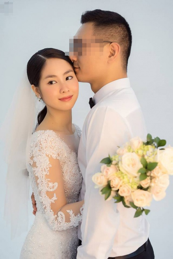 Cô gái trong hình có gương mặt rất giống với người đẹp từng bị tố "giật chồng" - Võ Hồng Ngọc Huệ.