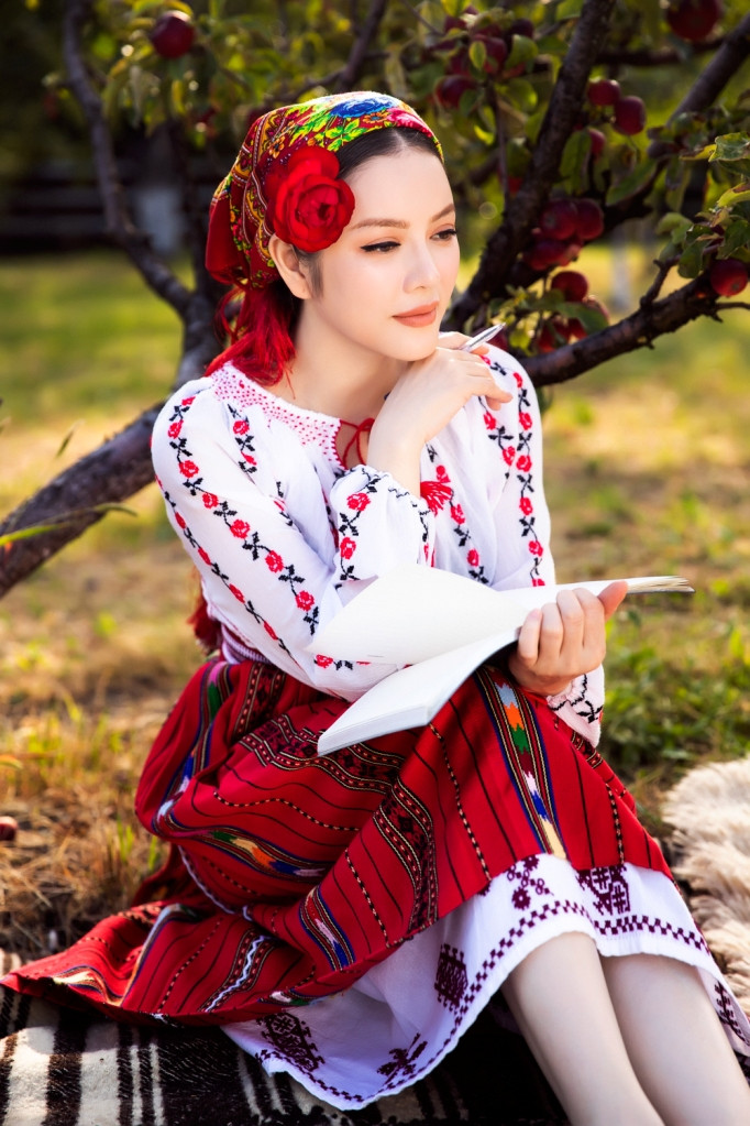 Đồng thời, người đẹp cũng đưa ra nhiều ý kiến nhằm góp phần quảng bá hình ảnh của Việt Nam và Romania.