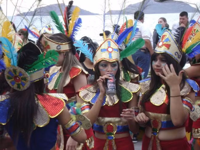 Mazatlán, Mexico: Carnival lớn nhất ở Mexico, lễ hội của Mazatlán kết hợp các yếu tố của một lễ hội fiesta với âm nhạc và ẩm thực đường phố.