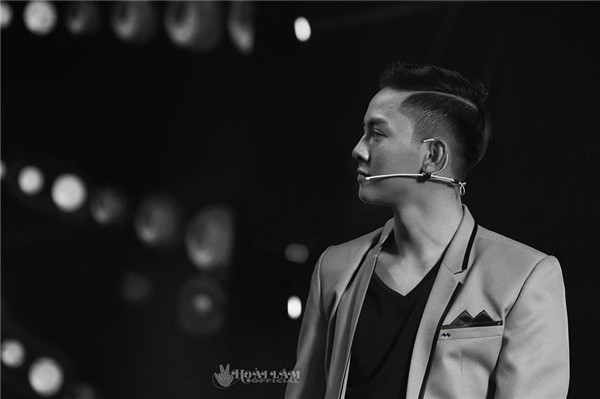 Hình ảnh của Hoài Lâm thời mới nổi tiếng.