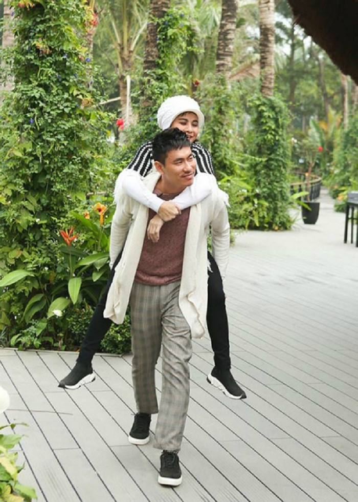 "Tôi muốn che chở cho Cát Phương và tôi muốn có con với cô ấy" - Đó là lời tâm sự của Kiều Minh Tuấn về mối quan hệ với bạn gái hơn 18 tuổi.