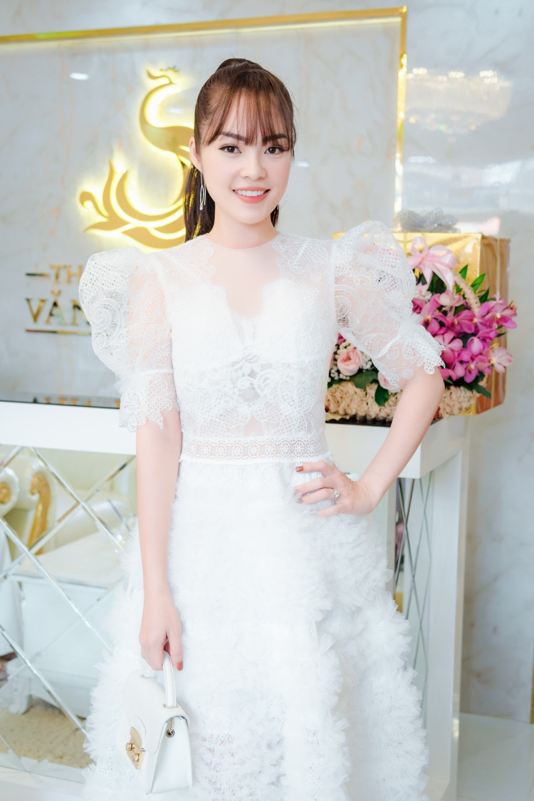 Diễn viên Dương Cẩm Lynh gần như bắt đầu lại từ đầu sau hai năm ở nhà sinh con và chăm bé Will. Con trai chính là tài sản duy nhất cô có được sau khi chia tay chồng.