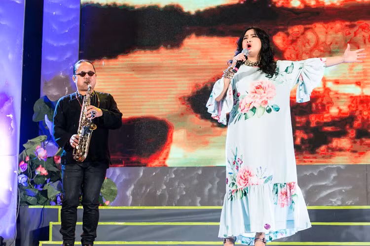 Diva của làng nhạc Việt cháy hết mình trên sân khấu.