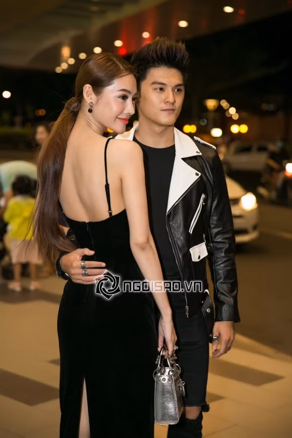 Tối nay (22/4), bom tấn Avengers: Infinity War đã chính có mặt tại Việt Nam. Thảm đỏ của lễ ra mắt phim khá nhộn nhịp với sự góp mặt của nhiều sao Việt như: Linh Chi - Lâm Vinh Hải, Đào Bá Lộc, Trung Quân, ST, Mai Tài Phến, vợ chồng Chúng Huyền Thanh...