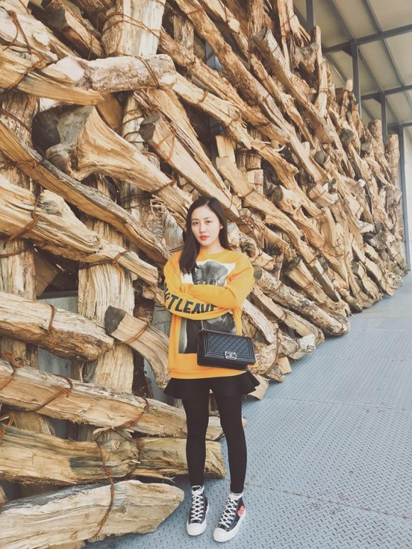 Sau khi chia tay người yêu, Văn Mai Hương nhanh chóng lấy lại tinh thần và tiếp tục hoạt động nghệ thuật.